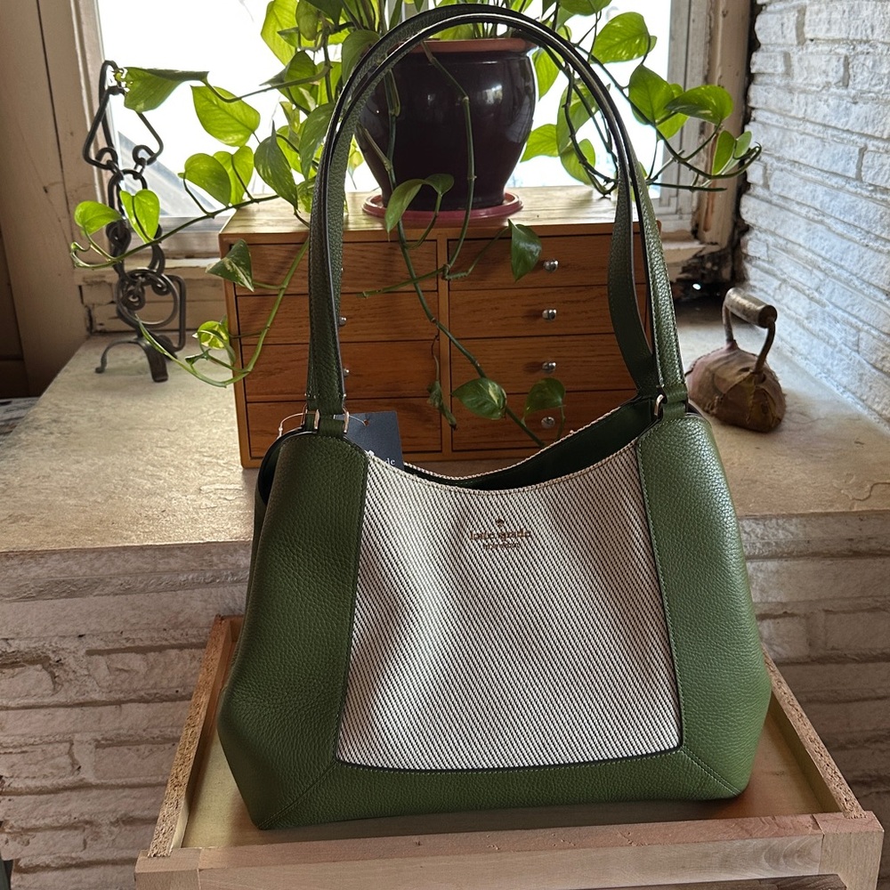 Kate Spade Green Leather Shoulder Bag with Top Zipper and Interior Organization